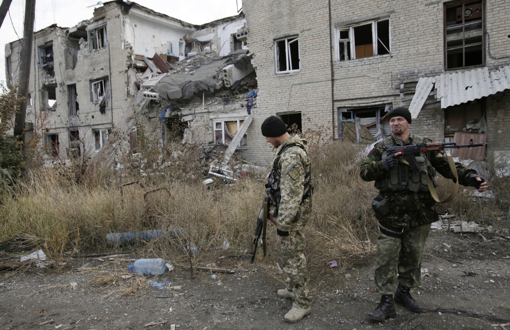 Ukrainas austrumos krituši trīs karavīri