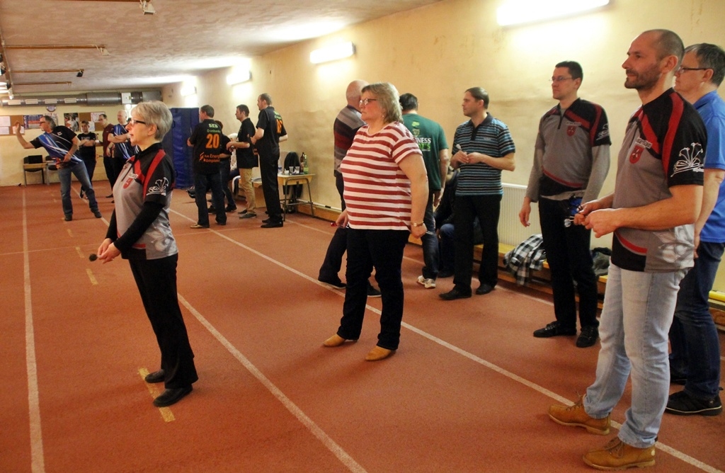 FOTO: Bauskā vairākās disciplīnās sacenšas Latvijas sporta veterāni