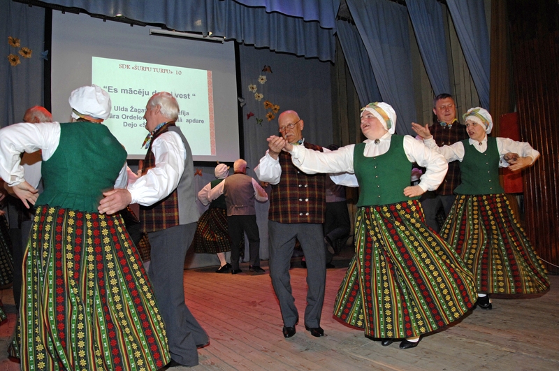 FOTO: Deju kopa «Šurpu turpu» Svitenē svin apaļu jubileju