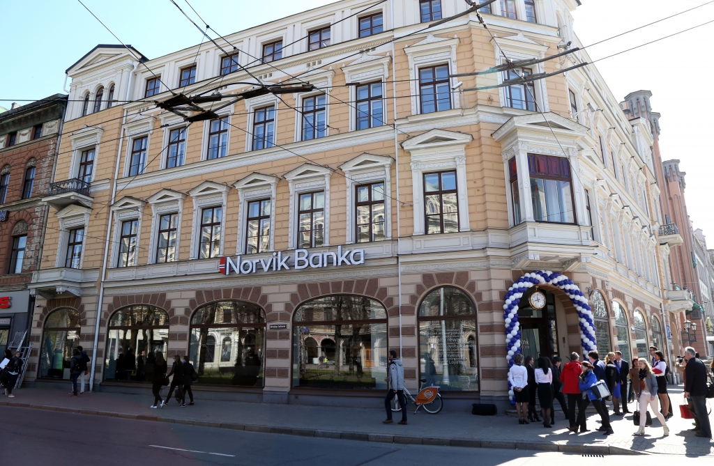 FOTO: Atklāj Norvik bankas klientu apkalpošanas centru