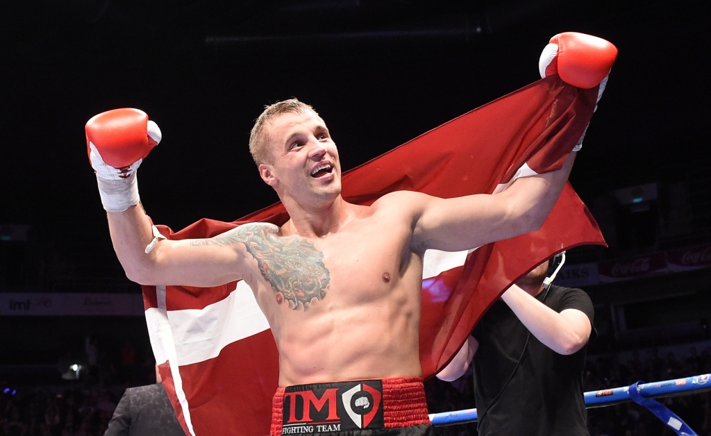 Briedis pārliecinoši pieveic Durodolu, kļūstot par pretendentu uz WBC čempiona jostu