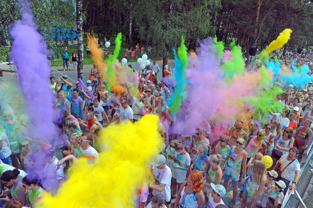 FOTO: Jūrmalas Krāsu skrējiens pulcē ap  3500 dalībnieku