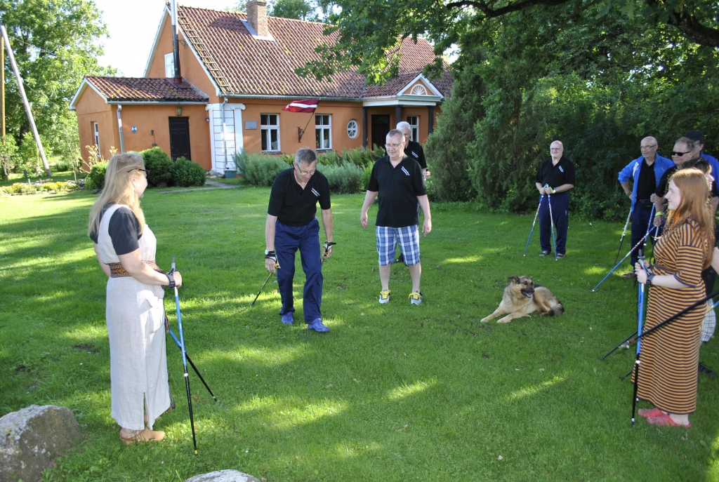 Somi ierāda nūjošanu «Billītēs»