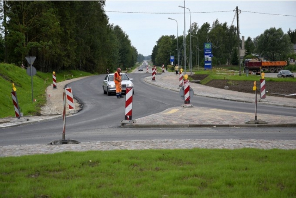 Tuvojas noslēgumam ceļa darbi pie Valles 