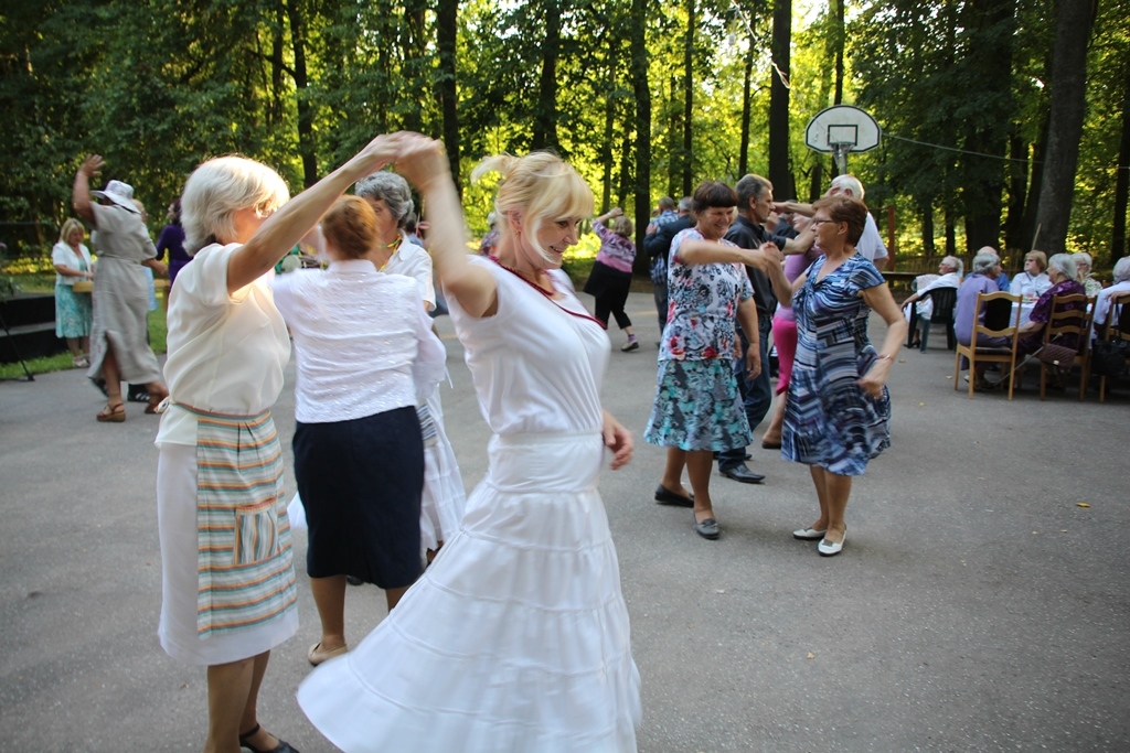 Rundāles novada pensionāru balle Bērstelē