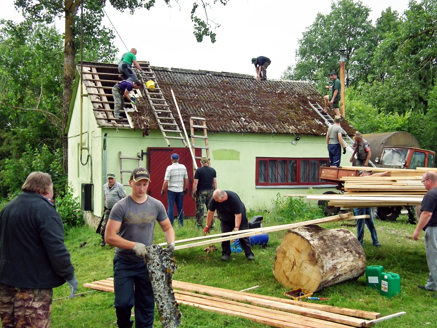 Mednieku mājai – jauns jumts