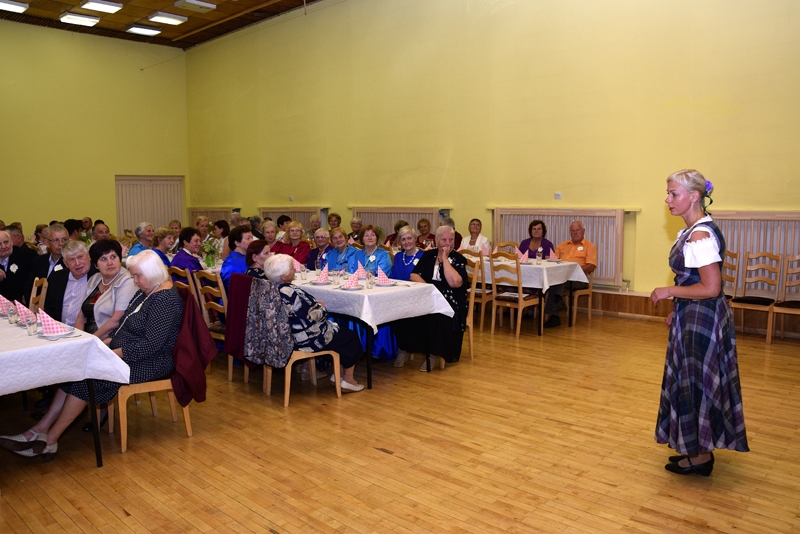 Rundāles novada seniori tiekas tradicionālajā ballē
