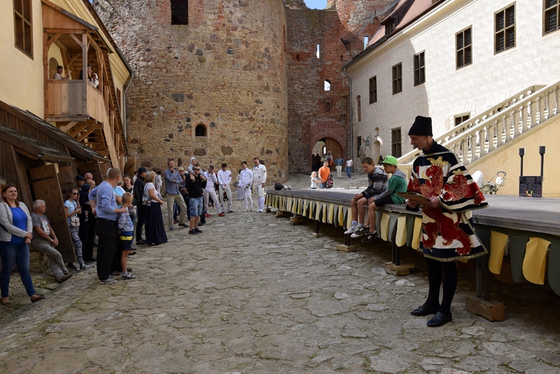 FOTO: Paukošanas turnīrs Bauskas pilī