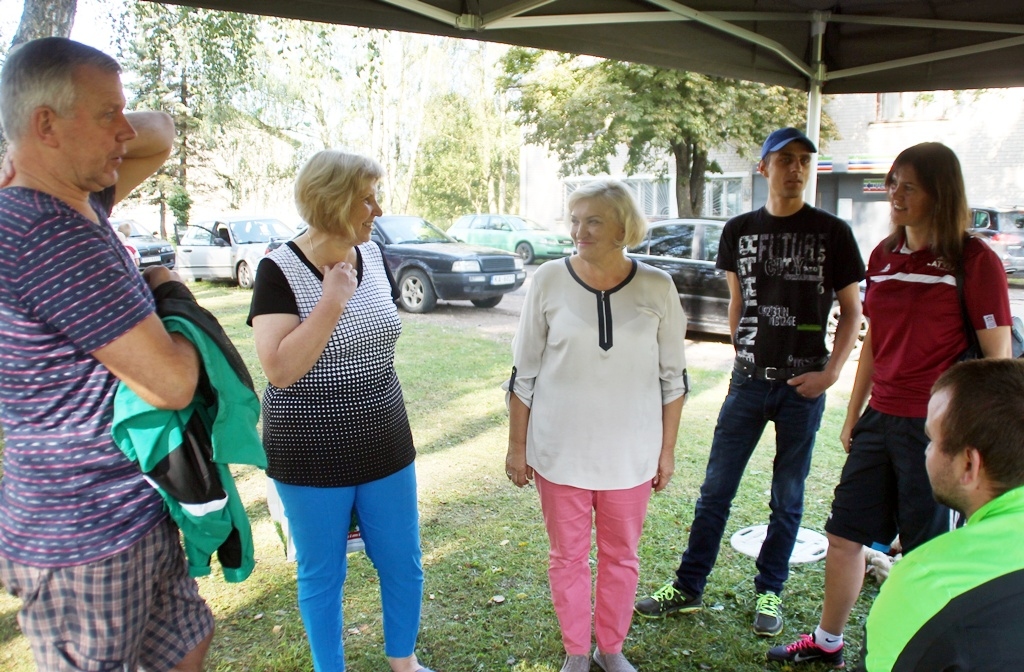 FOTO: Dāviņu pagastā sporta spēles