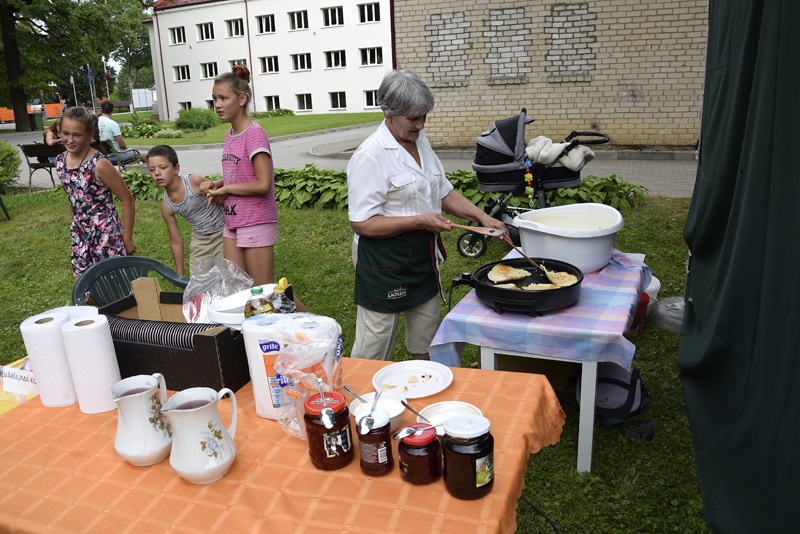 FOTO: Meža tēmu Svitenē izspēlē teātrī un dejā