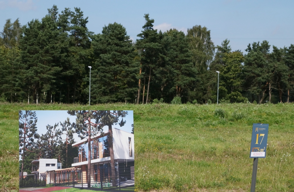 FOTO: Mežaparka Rezidencēs sāk būvēt pirmās villas 