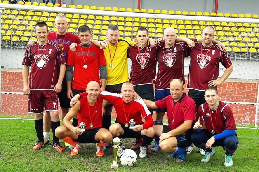 Čempionātos triumfē favorīti