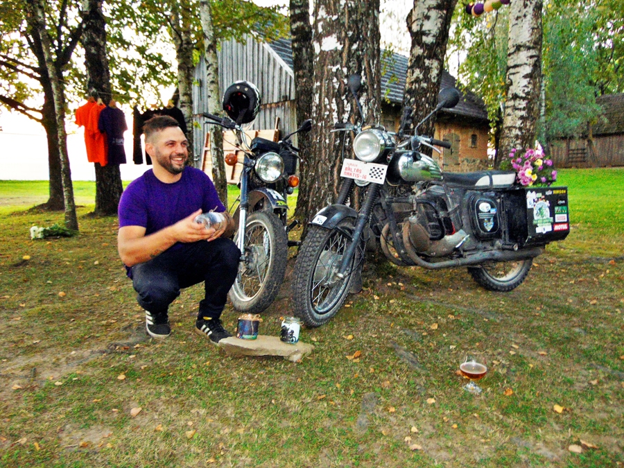 Mārcis Pļaviņš mugursomu skapī nav iekāris