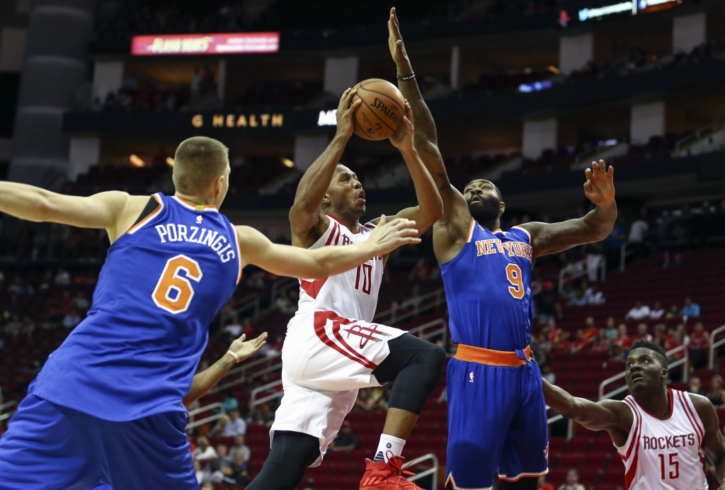 FOTO, VIDEO: Porziņģim lielisks sniegums Knicks zaudētā NBA pārbaudes spēlē