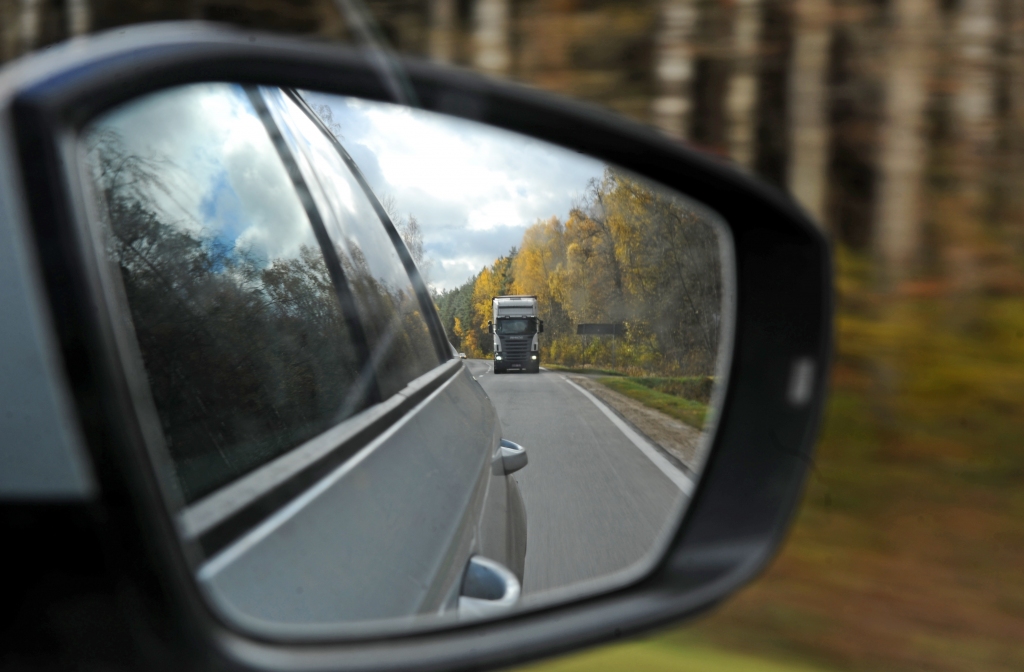 No piektdienas Latvijā nedrīkst braukt ātrāk par 90 km/h