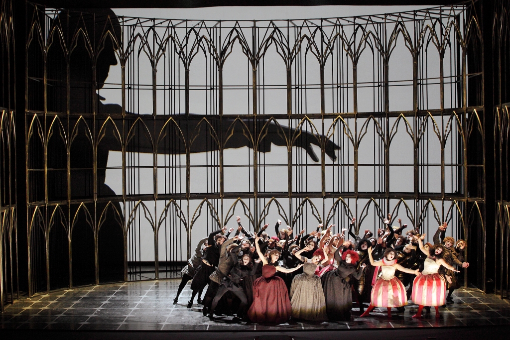 Operas Fausts recenzija. Sātans diriģē parādi