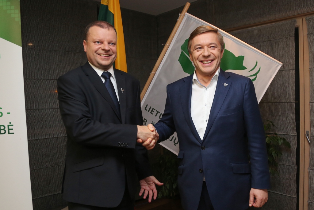 Lietuvas Seima vēlēšanās uzvar Zemnieku un zaļo savienība (papildināts 7:40)