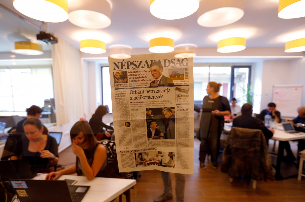 EK satraukusies par Ungārijas lielākā opozīcijas laikraksta darbības apturēšanu