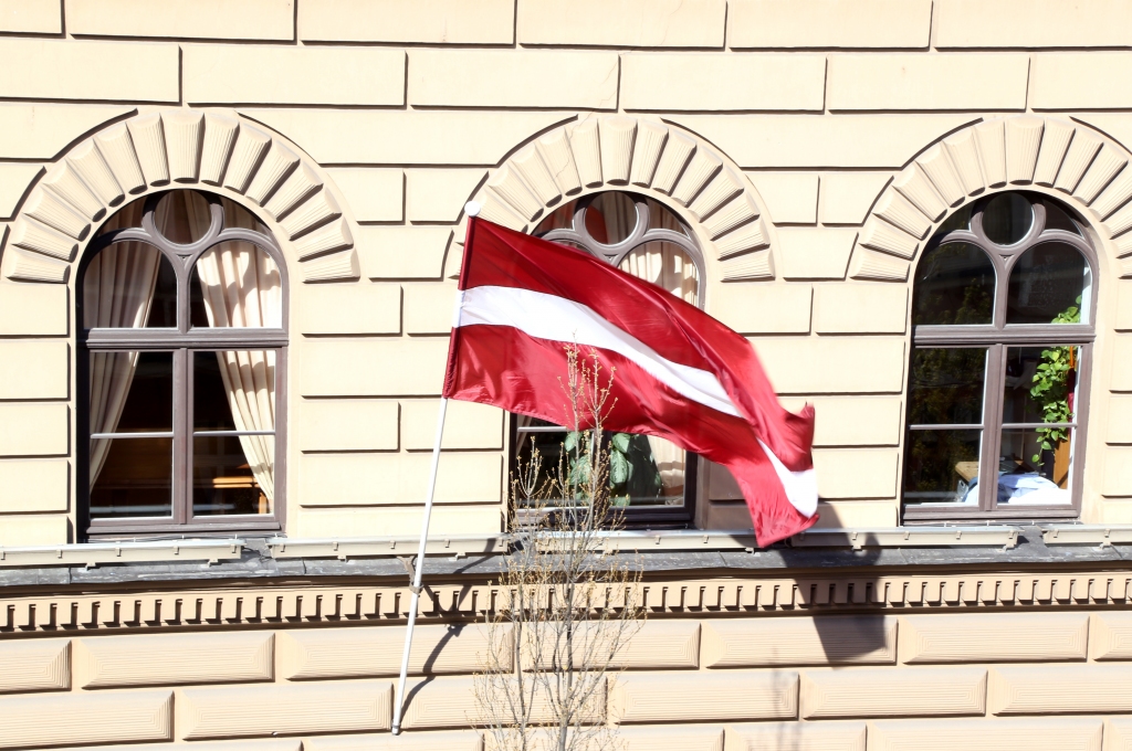 Pie Saeimas piketē pret mazo uzņēmumu likvidēšanu