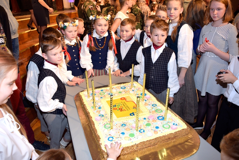 Rotaļīgā vieglumā svin 50 gadu jubileju