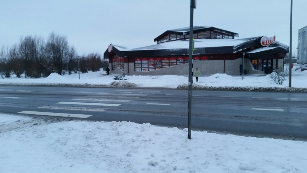 Bauskā uz gājēju pārejas notriec sievieti