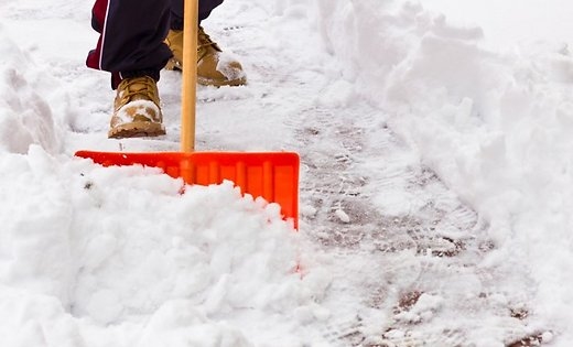 Bauskā ar privātmāju īpašnieku sodīšanu par ietvju nesakopšanu nesteidzas