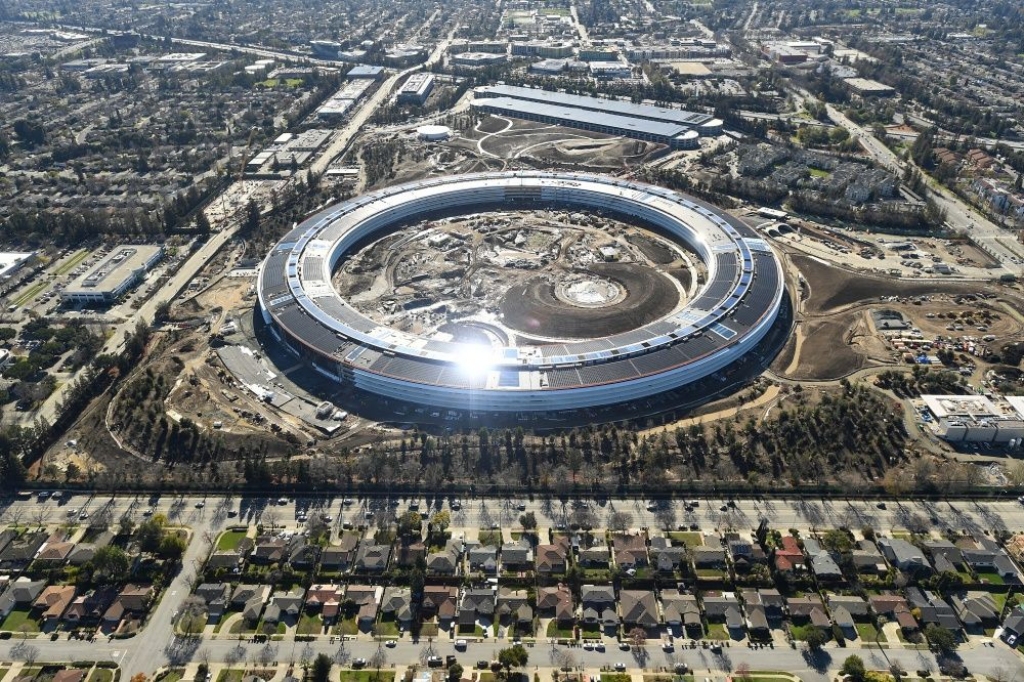 FOTO: Apple jaunā, kosmiskā mītne gandrīz gatava