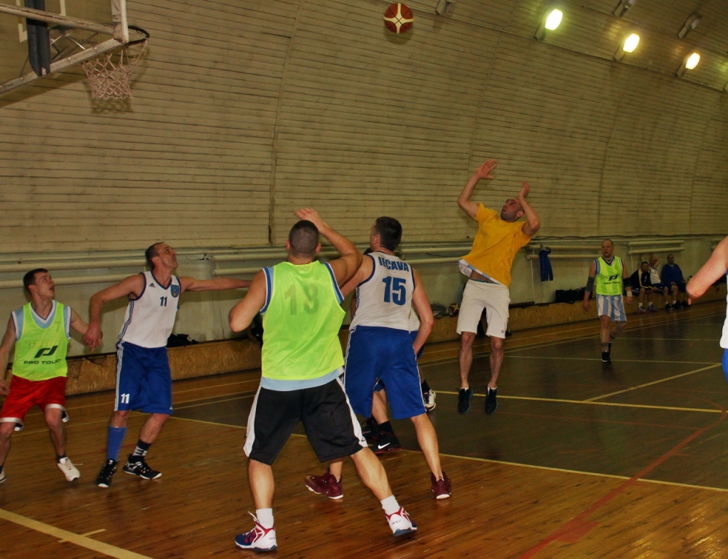 FOTO: Noslēdzies veterānu basketbola turnīrs