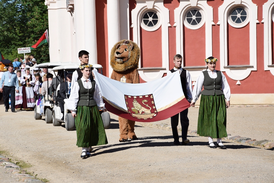 Svin ar moto «Kino vieno»