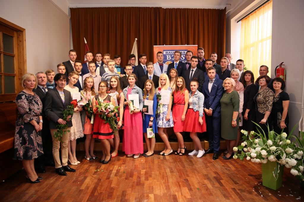 Sporta skolas absolventi saņem diplomus