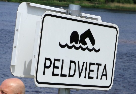 Ūdens temperatūra upēs un ezeros pārsvarā zem +18 grādiem