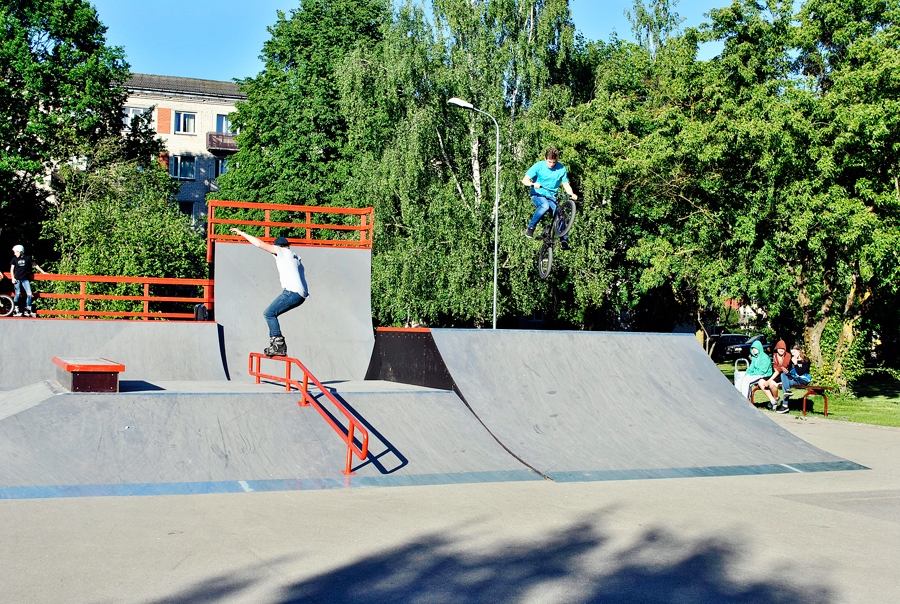 Atklāts jaunais skeitparks