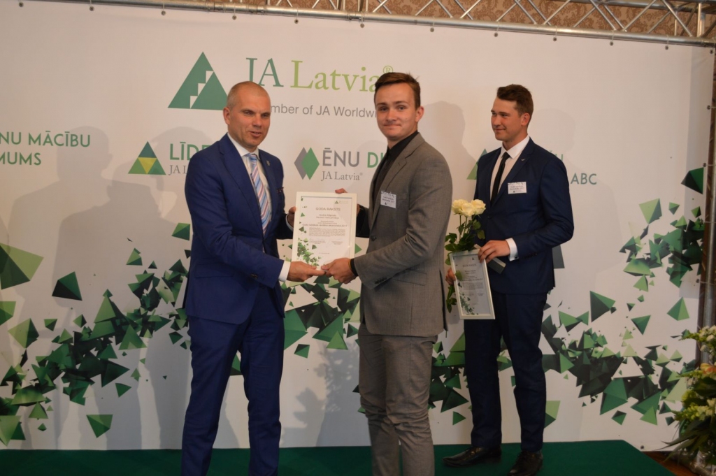 Valsts labāko skolēnu vidū baušķenieks un iecavnieks
