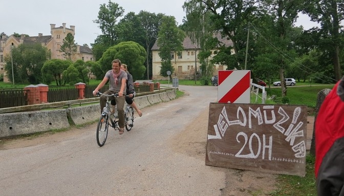 Velomuzikanti iebrauks Rundālē un Skaistkalnē
