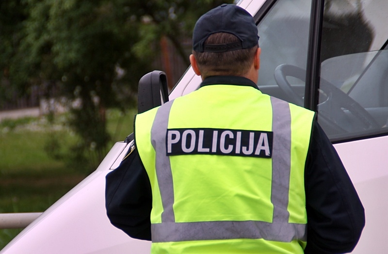 Piedzērušos šoferus aiztur uz ceļa A7