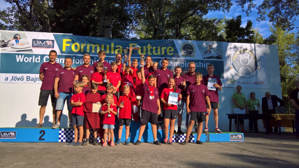 Baušķenieki izcīna medaļas pasaules un Eiropas čempionātā ūdensmotosportā