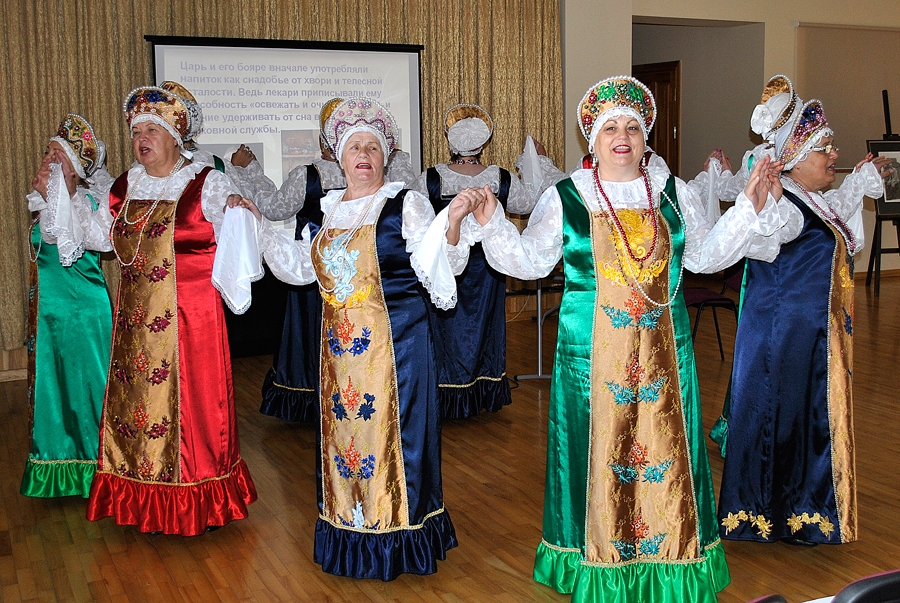 Pie «apzeltītās» tējas tases nodibina draudzību
