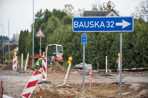 Bauskas novada mērs: Veidojot sadarbības teritorijas, jānodrošina asfaltētie ceļi līdz pagastu centriem