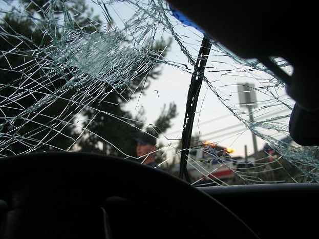 Divu auto sadursmē Rundāles novadā cietis vīrietis