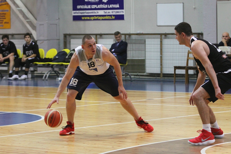Basketbolisti beidzot uzvar savās mājās