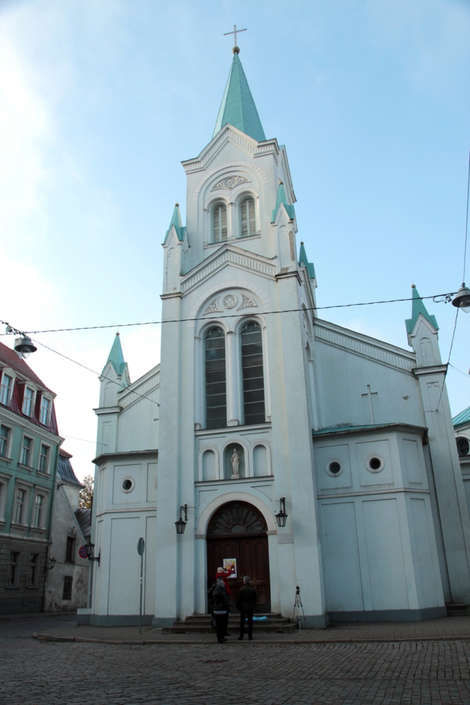 FOTO: Skaistkalnieši atklāj labdarības koncertu Rīgā