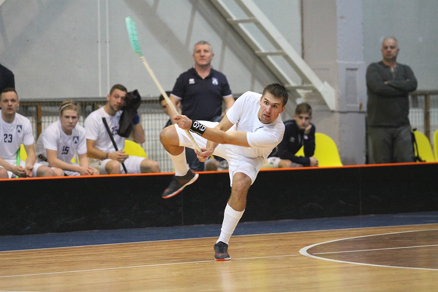 Baušķenieki uzvar čempionus