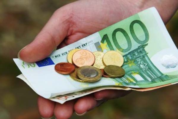 Aptauja: Darba alga pērn palielinājusies vien 20% strādājošo