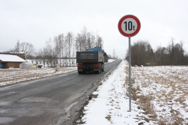 Uz grants autoceļiem tiek atcelti īslaicīgie transporta masas ierobežojumi