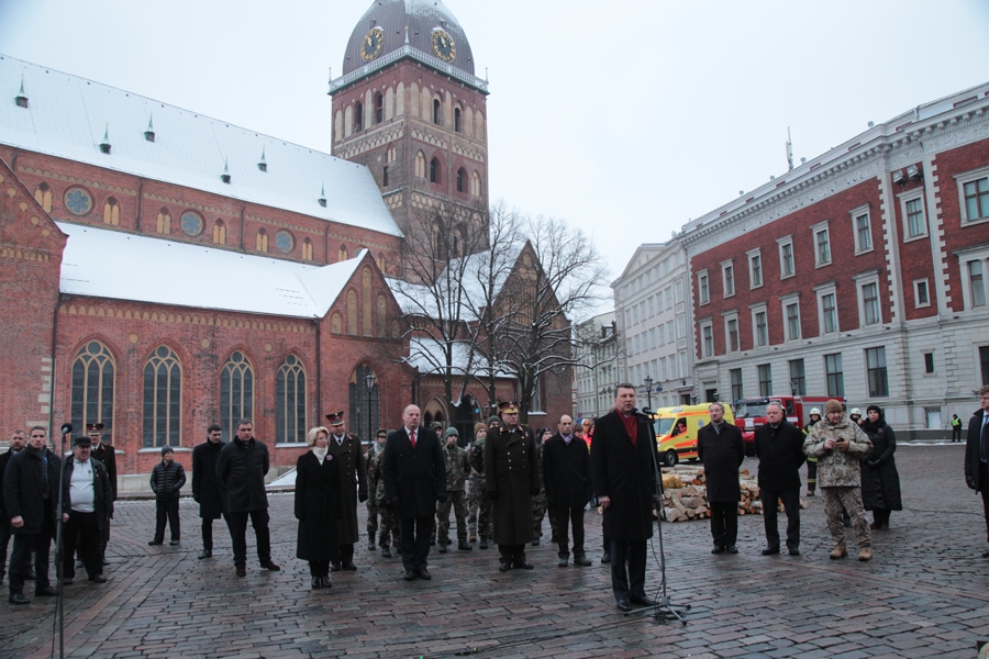 FOTO: Janvāra barikāžu atceres pasākumi Rīgā