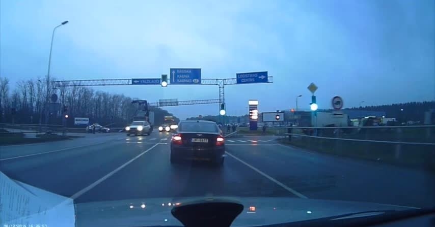Lai mazinātu sastrēgumus uz Bauskas šosejas, mainīti luksoforu signālu plāni pie Baložiem un Valdlaučiem