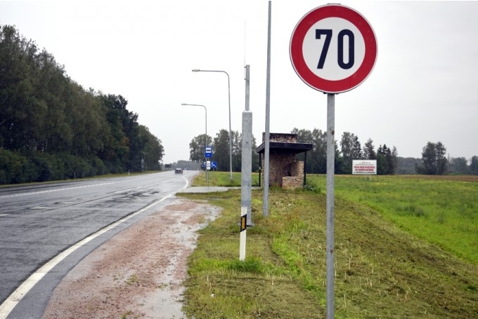 Uz šosejas "Via Baltica" sāks uzstādīt mainīgās elektroniskās ceļazīmes un citu ceļa aprīkojumu