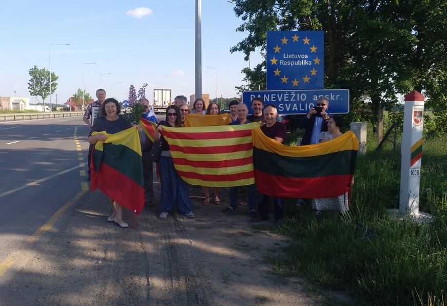 Katalonietis izstaigā «Baltijas ceļu»
