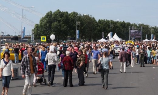Pērn pastāvīgo iedzīvotāju skaits Latvijā samazinājies par teju 16 000