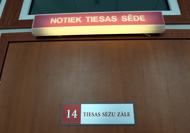 Bauskas tiesai nodod lietu pret pensionāru par invalīdes nosmacēšanu